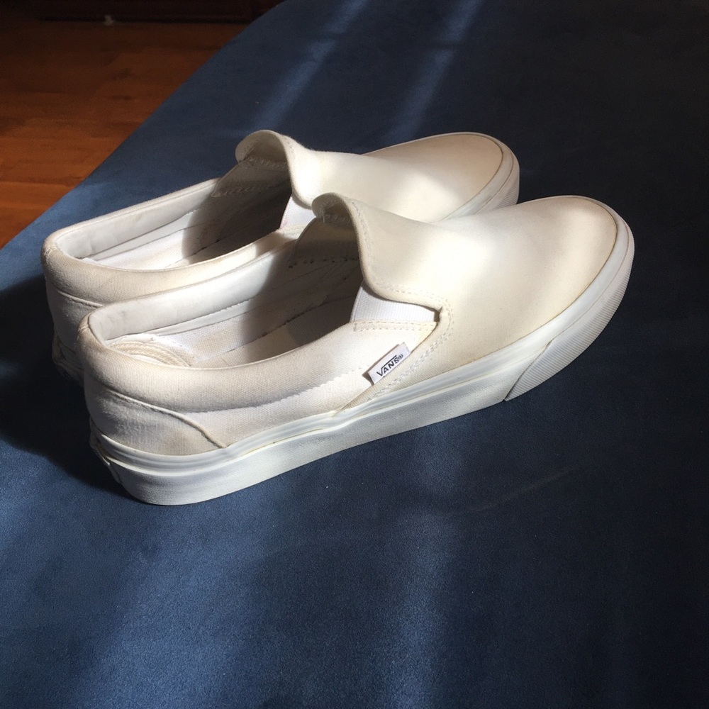 White Slip On Vans🤍😎